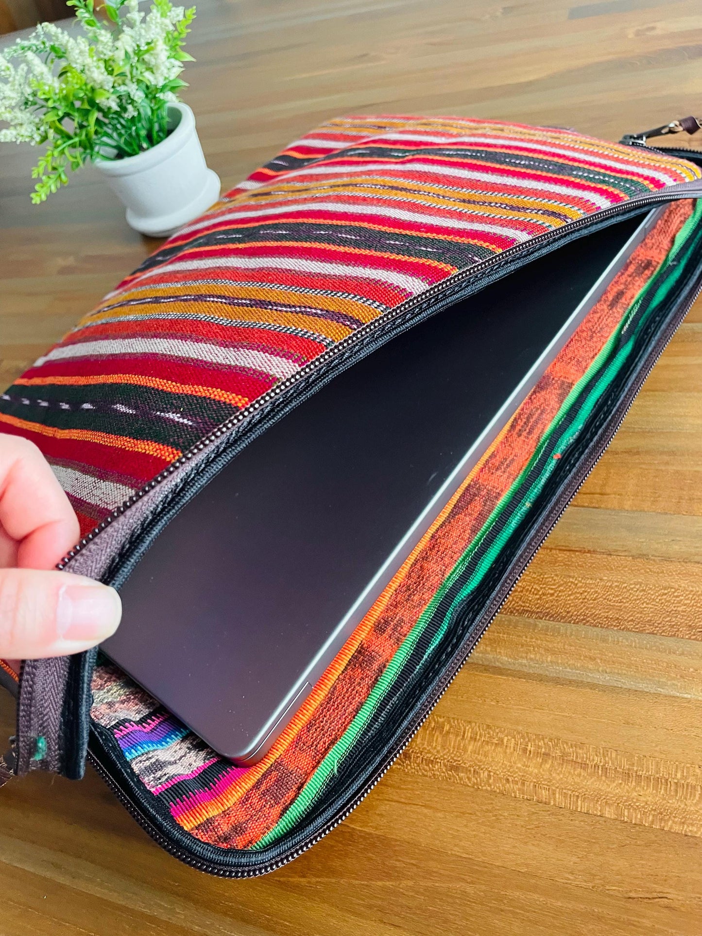 Laptop cover case (L) - Brown
