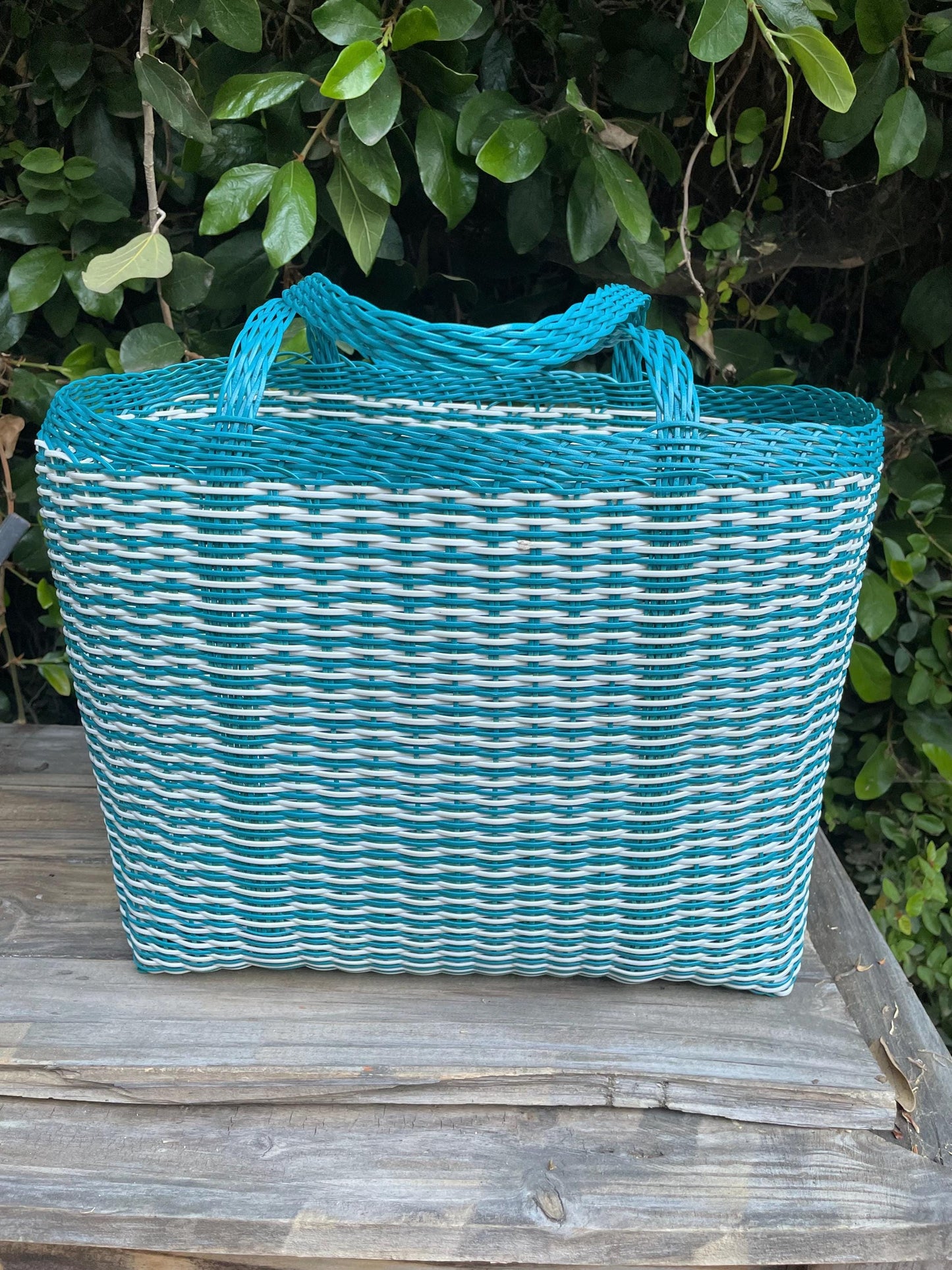 Plastic Basket Tote / Large / Light Blue