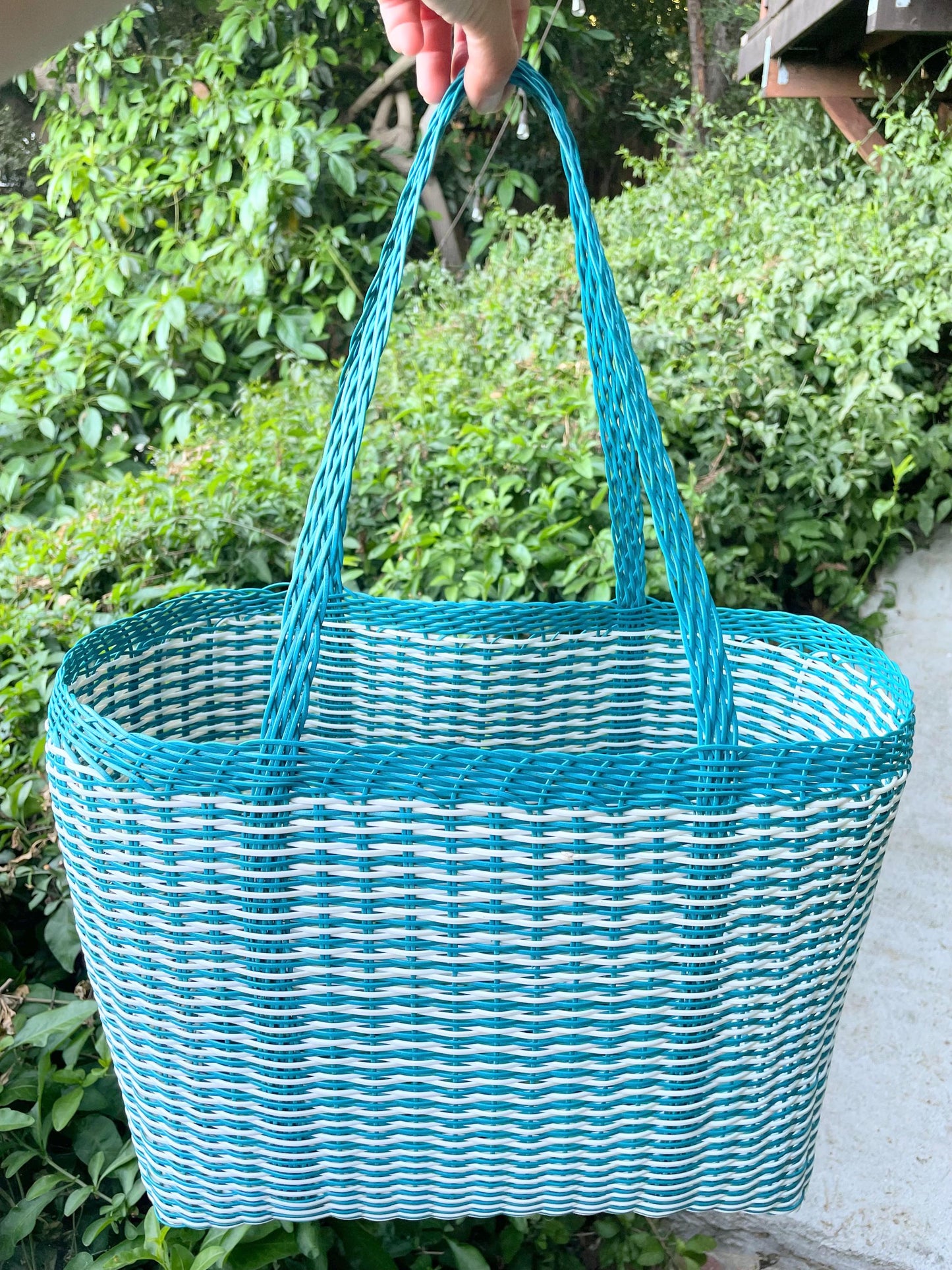 Plastic Basket Tote / Large / Light Blue