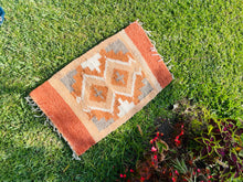 Load image into Gallery viewer, Wool Rug