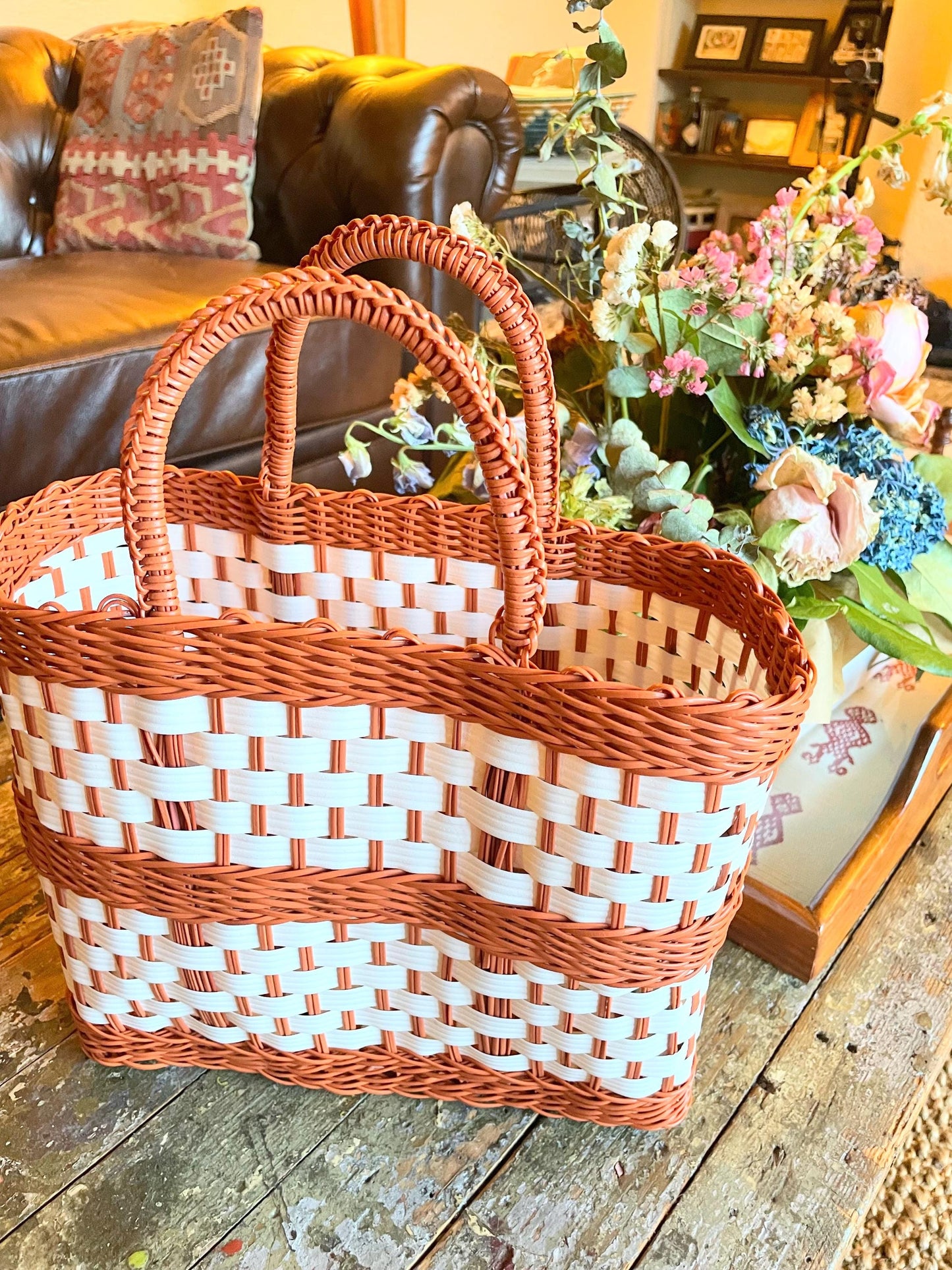 Plastic Market Basket Tote Bag / Medium / Brown and White