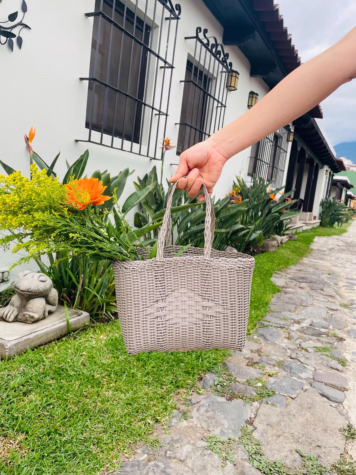 Plastic Tote Bag (M) - Light Gray